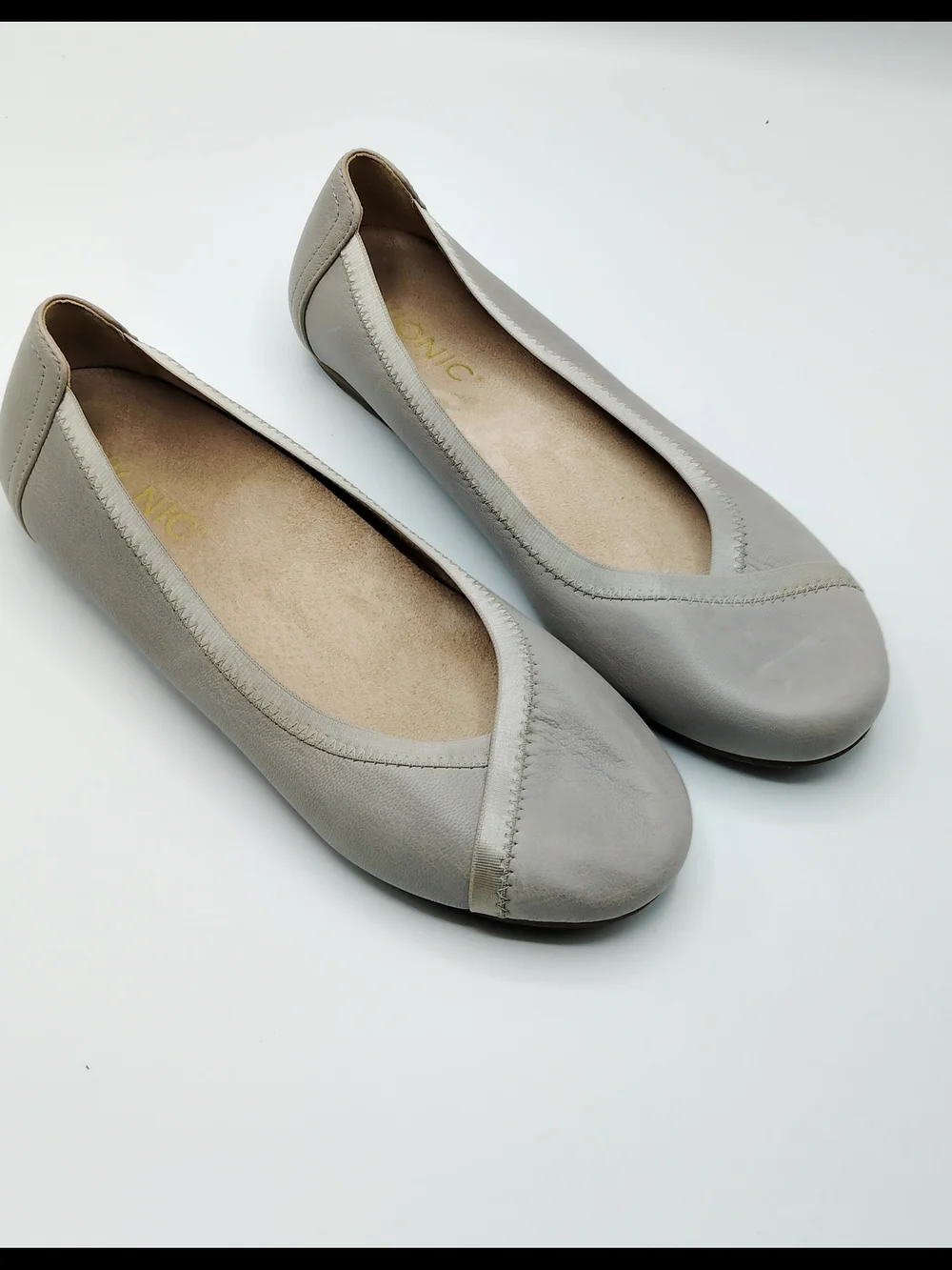 Vionic Women's Light Gray Leather Slip-On Ballet Flats Size 6.5